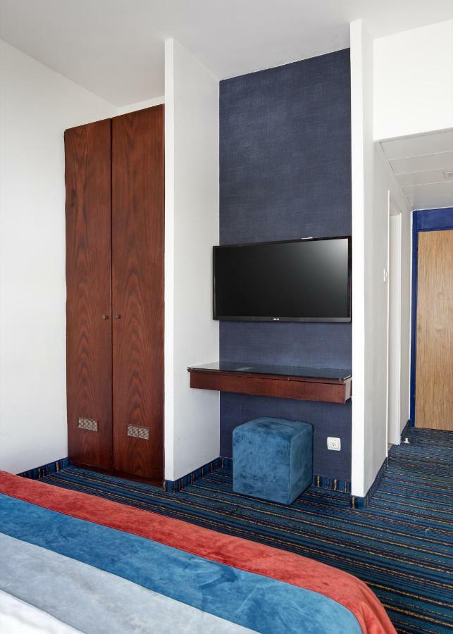 Mizpe Yam Boutique Hotel Netánja Szoba fotó